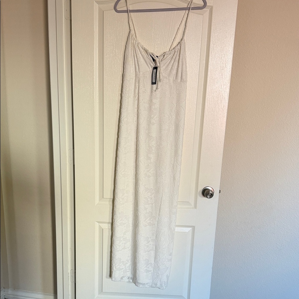 Boohoo Plus White Floral Textured Dress